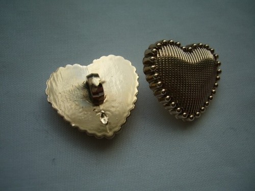 GOLD TEXTURED EFFECT HEART SHAPE FANCY SHANK BUTTONS x 6 Free P & P - Picture 3 of 3