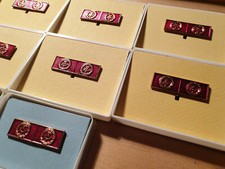 10 Stk. DDR Orden Abzeichen Wiederholungsspange Kollektiv soz. Arbeit im Etui