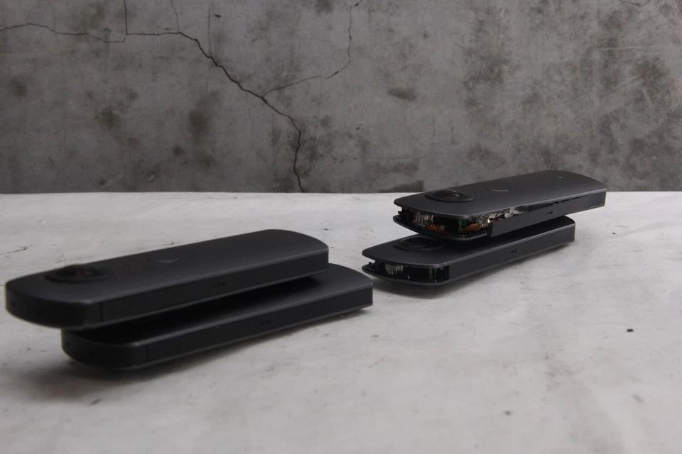 Lote de 4 Ricoh Theta V, sin probar, como está para piezas -- ¡LEER! Foto 4 de 4