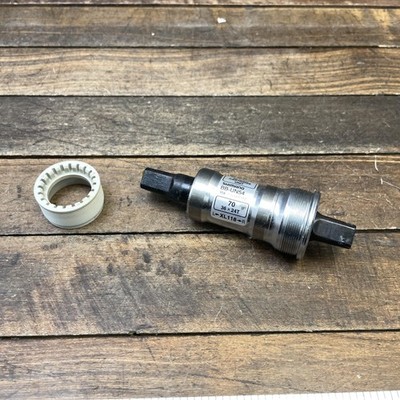 SHIMANO　ボトムブラケットスクエア　イタリアン規格 廃盤商品 Shimano BB-UN54 ITALIAN Bottom Bracket 70mm ITA 118mm JIS Square