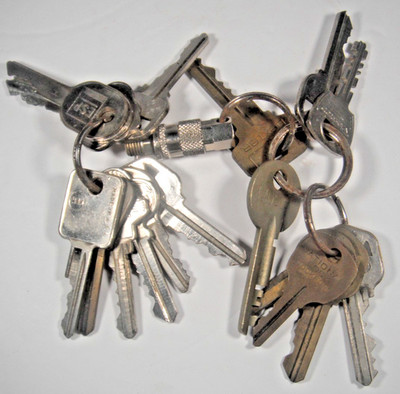 EIGHTEEN  Vintage FLAT KEYS On Ring Assorted Brands and Styles