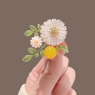 Fashion Small Daisy Flower Brooch Women Coat Jewelry Party Accessories Gift