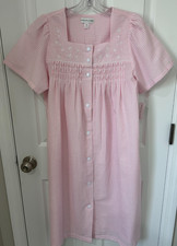 Miss Elaine seersucker LW pink/white button robe size S square neck pockets NWT