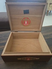 Vintage Jose Marti Hinged Wooden Cigar Box / Humidor Nicaragua  10.5 X 8.5 X 4"