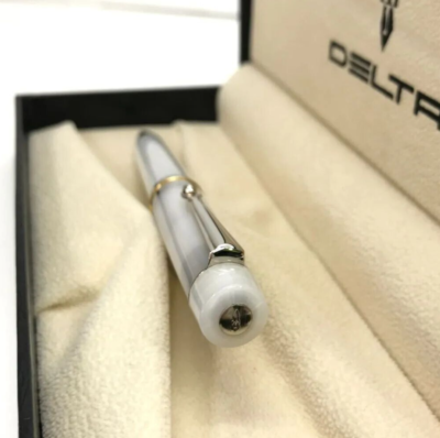 DELTA Vintage-Collection White marble/Silver Twisted Ballpoint Pen
