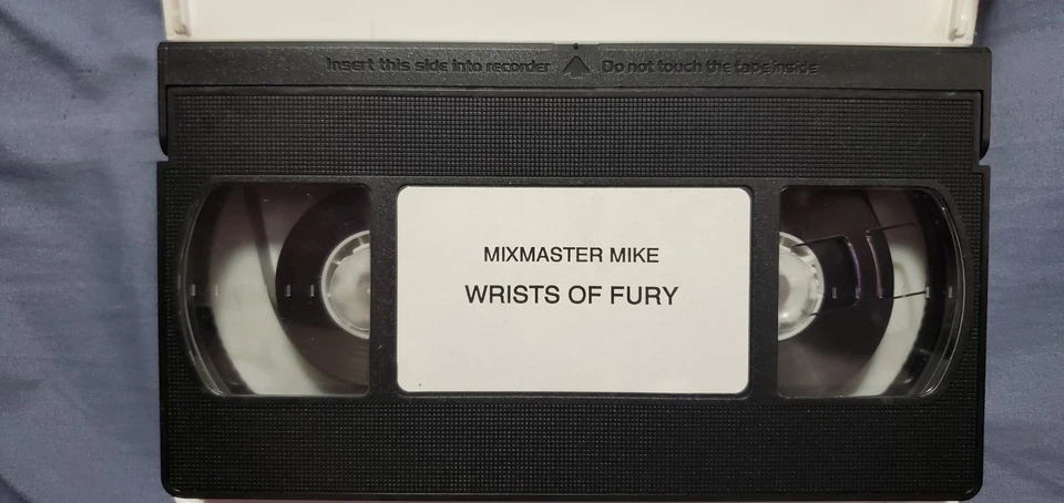 Mix Master Mike – Wrists Of Fury VHS 1997 RARE DJ/CUT UP HIP HOP BEASTIE BOYS - Image 4 of 4