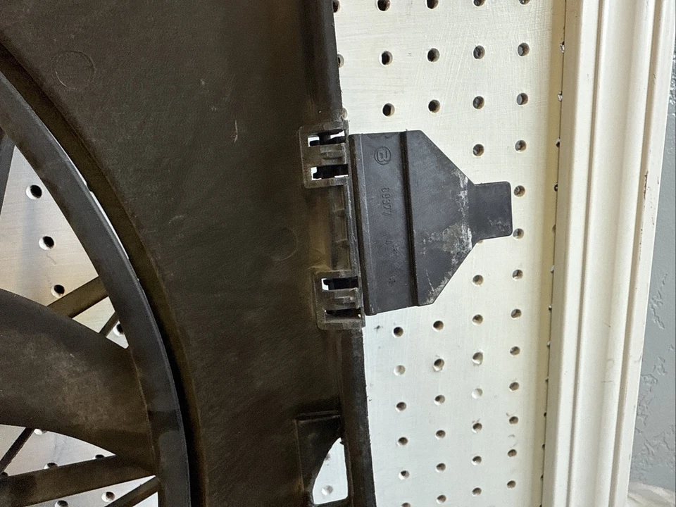 2008 BMW 528i радиатор охлаждения вентилятор 600 Вт мотор в сборе 1742-7543 282-03 OEM - Изображение 2 из 4