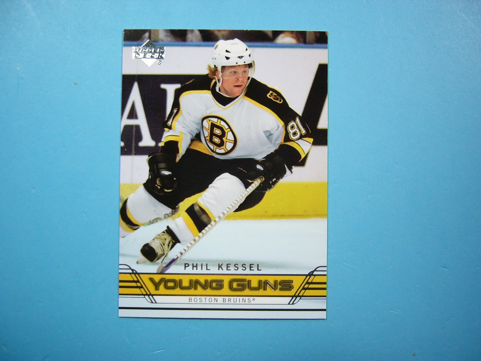2006/07 UPPER DECK YOUNG GUNS HOCKEY CARD #204 PHIL KESSEL ROOKIE EX/NM SHARP!!