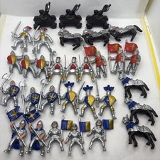 Safari Ltd Medieval Knights Toy Soldiers Lot 31pc Red Blue Armies Catapults
