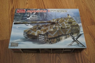 Tank Model Kit 1:35 Scale Amusing Hobby Jagdpanther II German Tank Destroyer