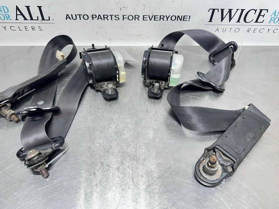 1994-2001 ACURA INTEGRA 2D LEFT & RIGHT FRONT SEAT BELTS BLACK OEM - Image 2 of 4