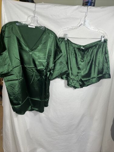 Ekouaer Womens XXL Satin Pajama Set NWT Short Sleeve Button down Sleepwear
