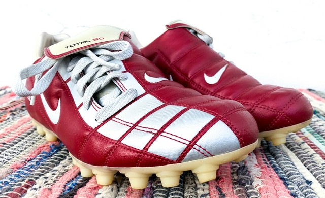 nike total 90 red and white
