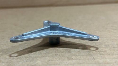 Harley Davidson OEM FUEL MOUNTING BRACKET MISC CMPNT #60900074 - Picture 5 of 7