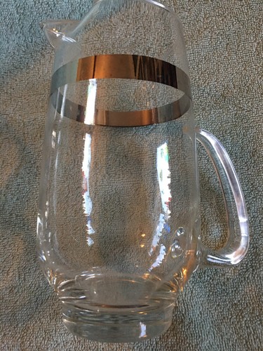 VINTAGE 1960s Glass Cocktail Pitcher & 6 Glasses w/Silver Trim MINT CONDITION - Picture 3 of 9