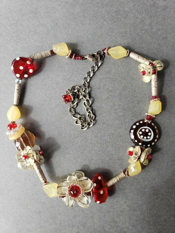 Fun beautiful jewelry in excellent condition