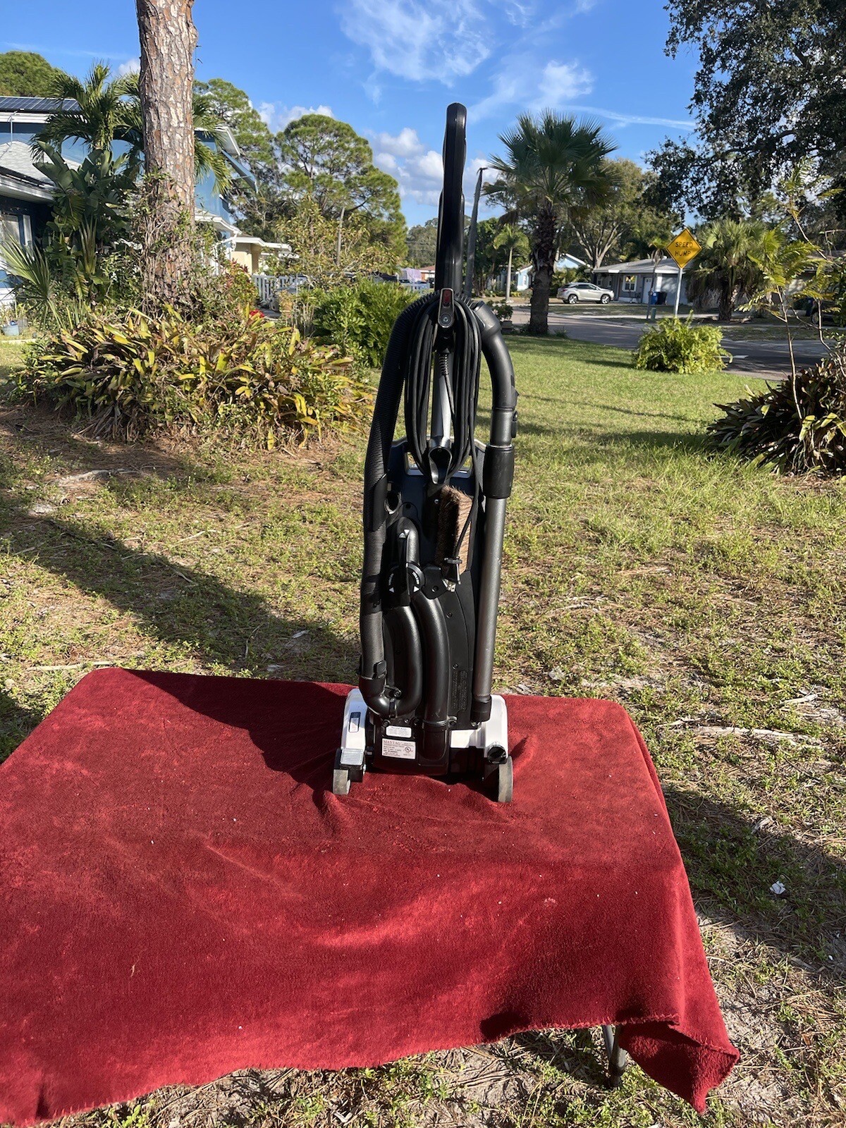 Maytag Upright Vacuum Cleaner Model M1200. GREAT CONDITION. eBay