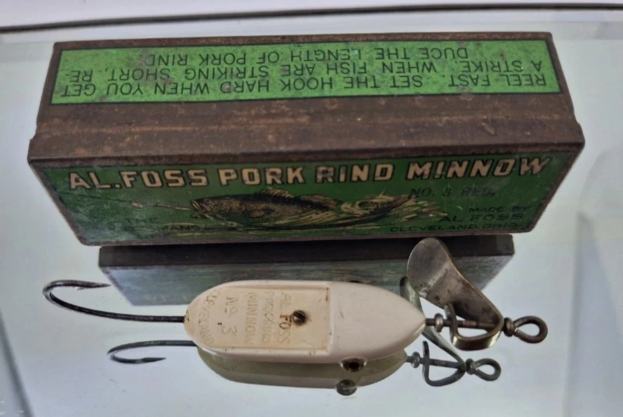 Señuelo de pesca vintage Al Foss corteza de cerdo Minnow n.º 3 caja de hojalata original 1917 blanco Foto 3 de 4