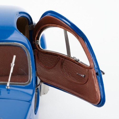 1:18 1938 Bugatti 57 SC Atlantic in Sapphire Blue, Limited Edition by CMC - Picture 12 of 22