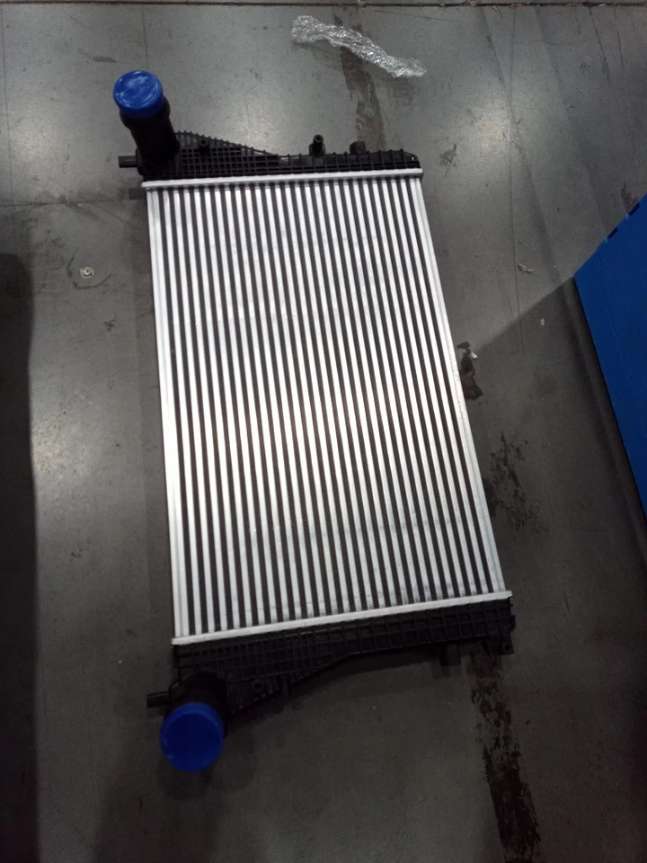 Intercooler Charge Air Cooler For VW Jetta Beetle Passat 1.8/2.0/2.5 1K0145803BM Foto 2 de 4