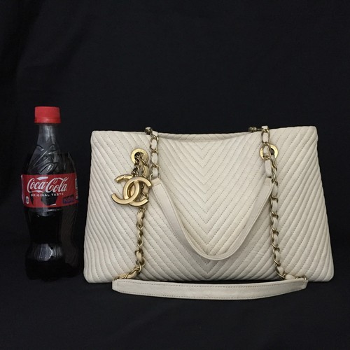 Bolso de Hombro Chanel V Stitch Logo CC Piel de Cordero Cadena Marfil/8BG0251 - Imagen 2 de 12