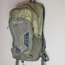 Quest Hydration Backpack 2 Liter Outdoor Hiking Olive Green Adjustable Straps