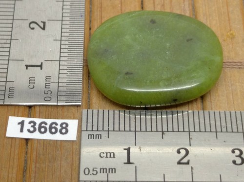 JADE NEPHRITE pierre plate - mineraux vert lithotherapie soin reiki esoterisme - Imagen 2 de 2