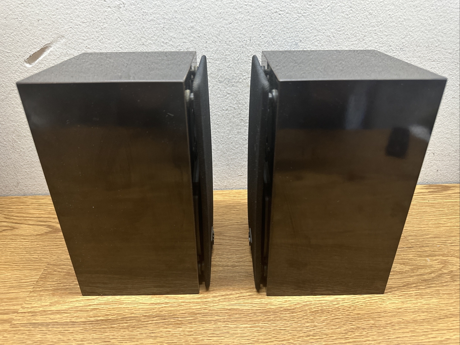 Vtg NHT Speaker System SuperZero Bookshelf Speakers (Pair) Now Hear