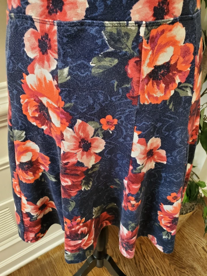 Vestido Hollister para mujer azul floral poliéster cuello en V manga 3/4 hasta la rodilla talla L Foto 4 de 4