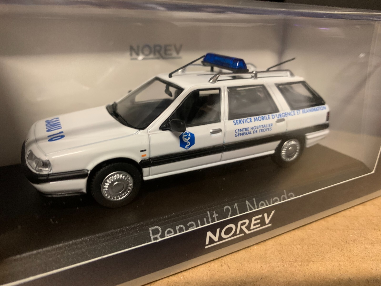 NOREV 512137 Renault 21 Nevada 1991 SAMU voiture miniature 1/43 blanche en Zamak