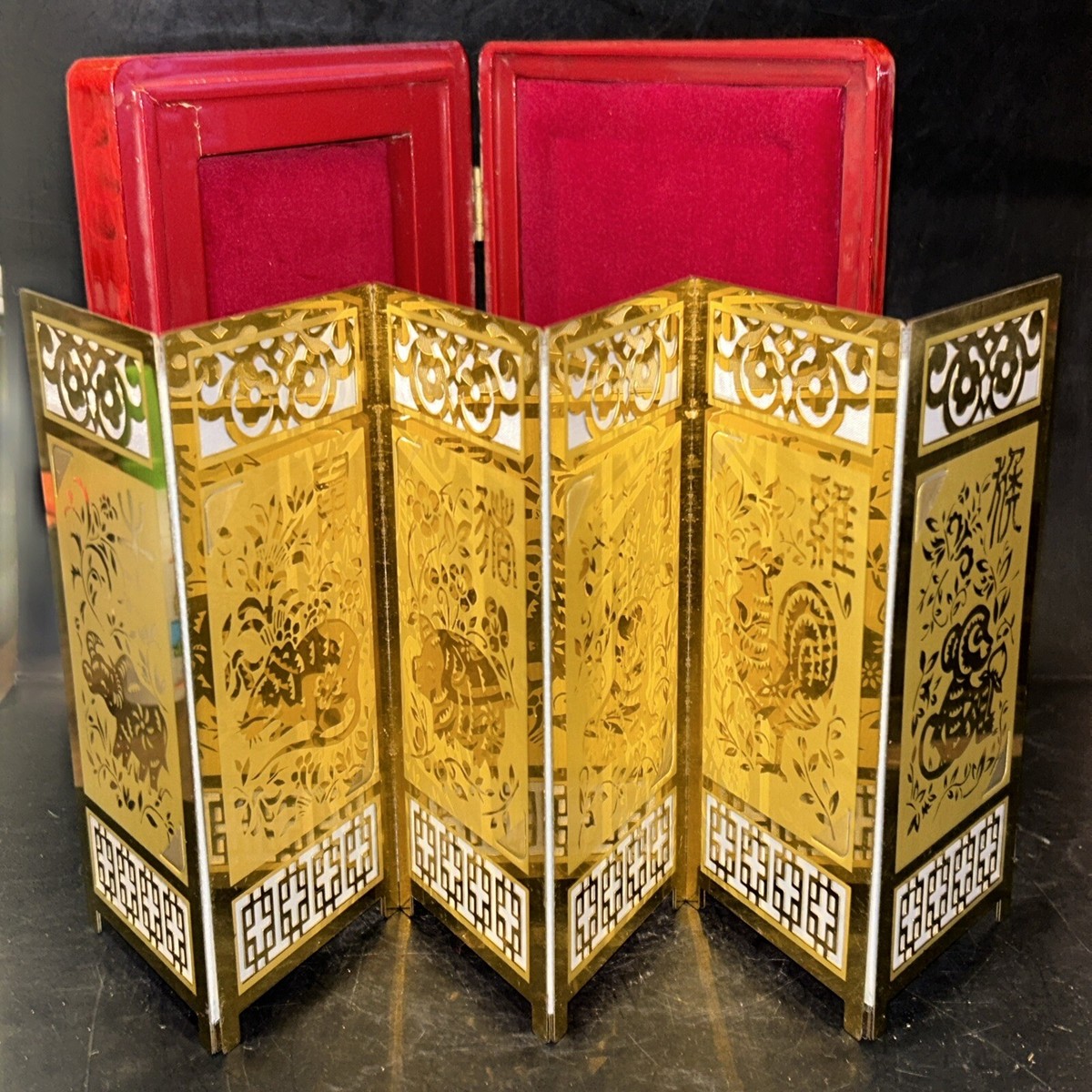 アンティーク雑貨 Beautiful tabletop partition. Vintage Chinese Brass Metal Chinese Zodiac Desk Screen Divider in