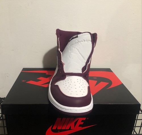 Nike Air Jordan 1 Retro High OG Size 11.5 Bordeaux Metallic Silver 555088 611 - Picture 2 of 6