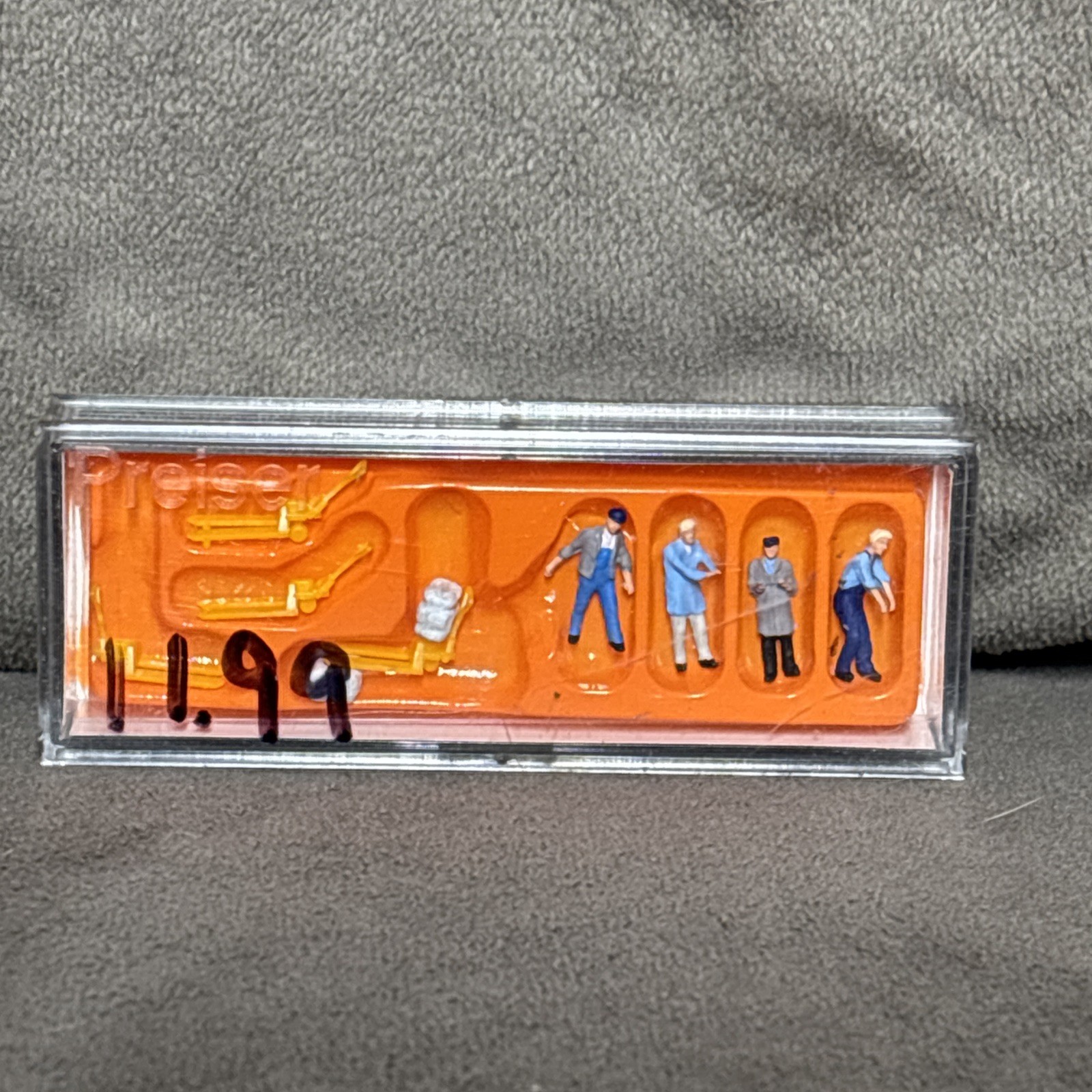 Presser N Scale 79081 Delivery Men With Loads 1:60 Scale Figure Model ...