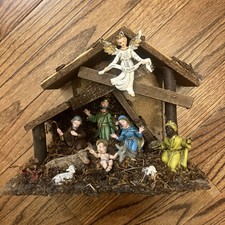 Vintage Nativity Creche With Figures And Moss Stable Made in ITALY