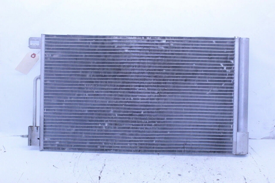 Alfa Romeo 2015-2017 4C Spider aire acondicionado condensador OEM usado Foto 2 de 4