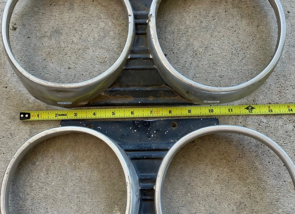 Juego de biseles de faros Chevrolet Chevelle, Malibu y El Camino 1967 OEM Foto 3 de 4