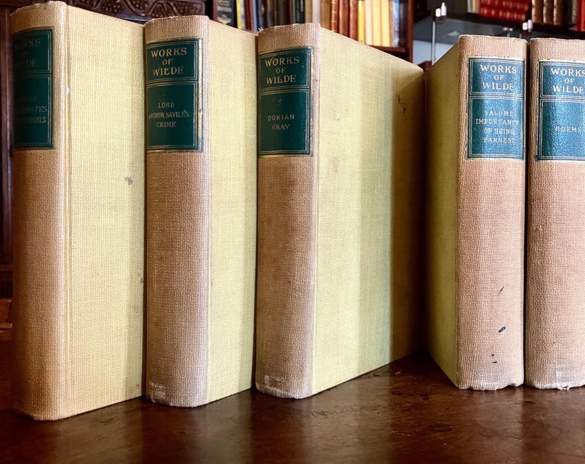 Oscar Wilde’s Elegant Republic: Transfor Oscar Wilde Ellmann, Richard paperback Used - Good