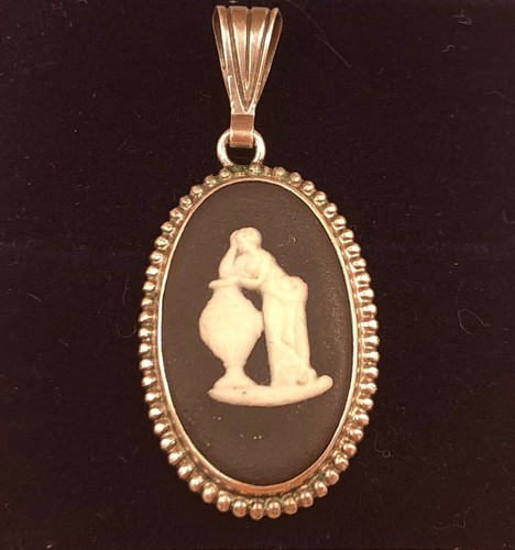 Juego de colgante ovalado de jaspe negro Wedgwood Cameo en plata por F A Welch. F78. - Imagen 2 de 5