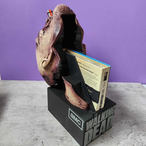 The Walking Dead Complete Season 2 Blu-ray Limited Edition Zombie Head - Picture 18 of 24
