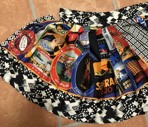 Gianni Versace  90s Vintage Hotels Geometric Prints  silk Pleated Skirt - Bild 5 von 8