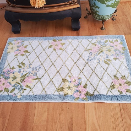Longaberger Badematte Teppich Pastell Rankgitter Muster Blau Rosa Creme Weiß 18,5"x31" - Bild 20 von 24