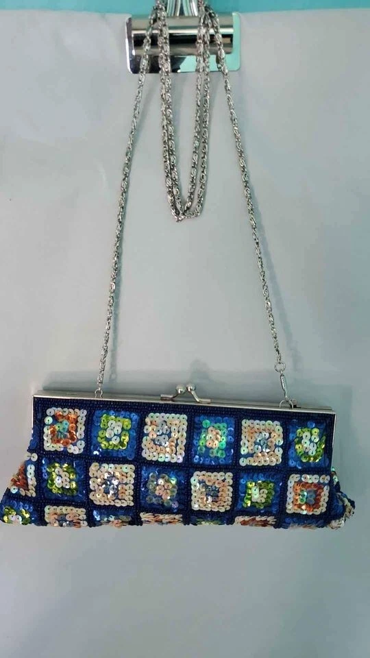 Bolso de mano/cartera sin asas de noche azul con cuentas y lentejuelas para mujer de 9' de ancho Foto 2 de 4