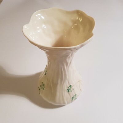 Belleek Vase Classic Daisy Spill Ireland feines Porzellan Kleeblatt Vintage Relief