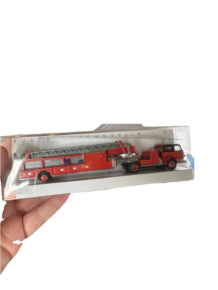 BUSCH 1:87 Fire Truck – Made in Germany - Immagine 3 di 4