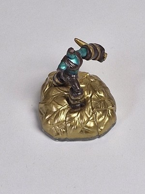 Skylanders Eons Eon's Elite - Stealth Elf - Gold Base - Broken - Works in Game