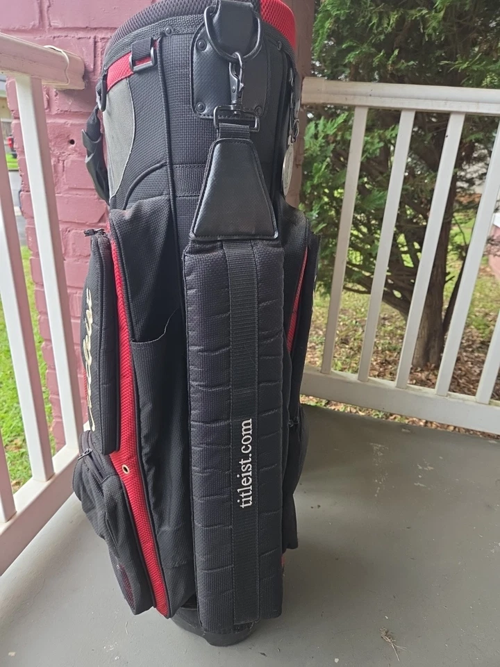 Bolsa de carrito de golf Titleist 8 vías roja/negra/cubierta para lluvia/8 bolsillos con cremallera con cubierta para lluvia Foto 4 de 4