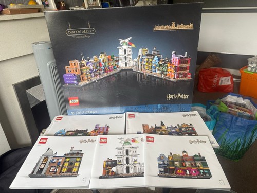 LEGO Harry Potter 76444 Winkelgasse Zaubererläden komplettes Set verpackt mit Anleitung
