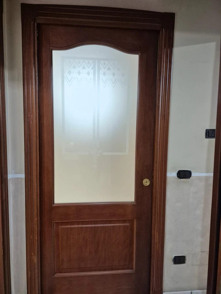 porte interne legno usato alcune sono presenti dei vetri al suo interno - Immagine 4 di 4
