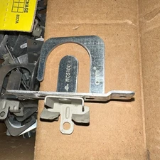 25 Caddy MCS10024 Mc/Ac Cable Support Bracket With Flange Clip 14-3 To 10-2