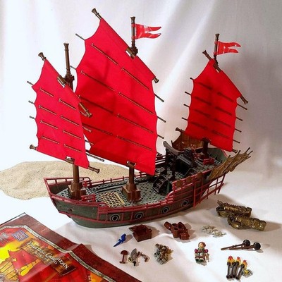 Mega Bloks 1065  Pirates of the Caribbean At World's End Empress almost complete